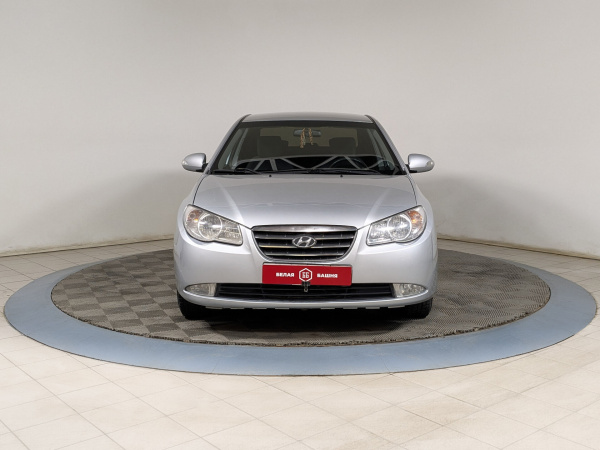 Hyundai Elantra 2010 Серебряный