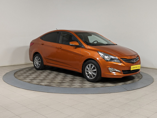Hyundai Solaris 2015 Оранжевый