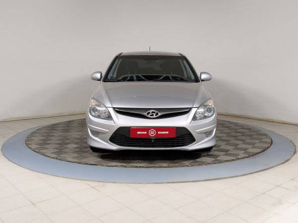 Hyundai i30 2011 Серебряный