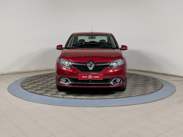 Renault Logan 2015 Красный