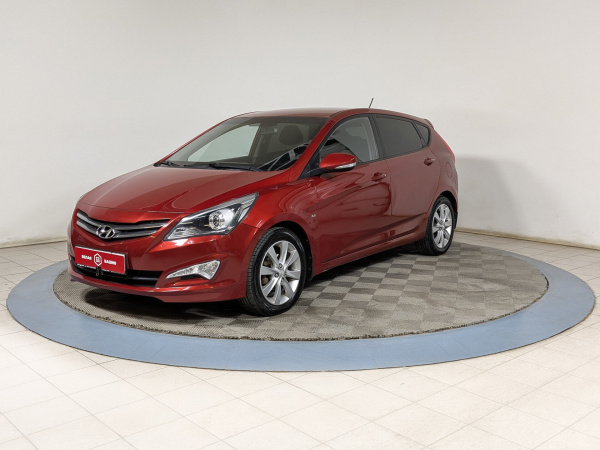 Hyundai Solaris 2015 Красный