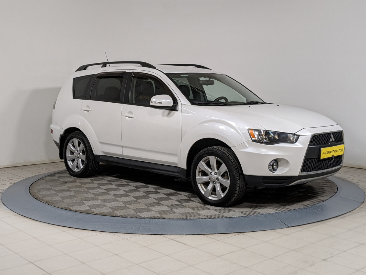 Mitsubishi Outlander XL 2011 белый 2.4 л. л. 4WD автомат с пробегом 273 500  км | Автомолл «Белая Башня»