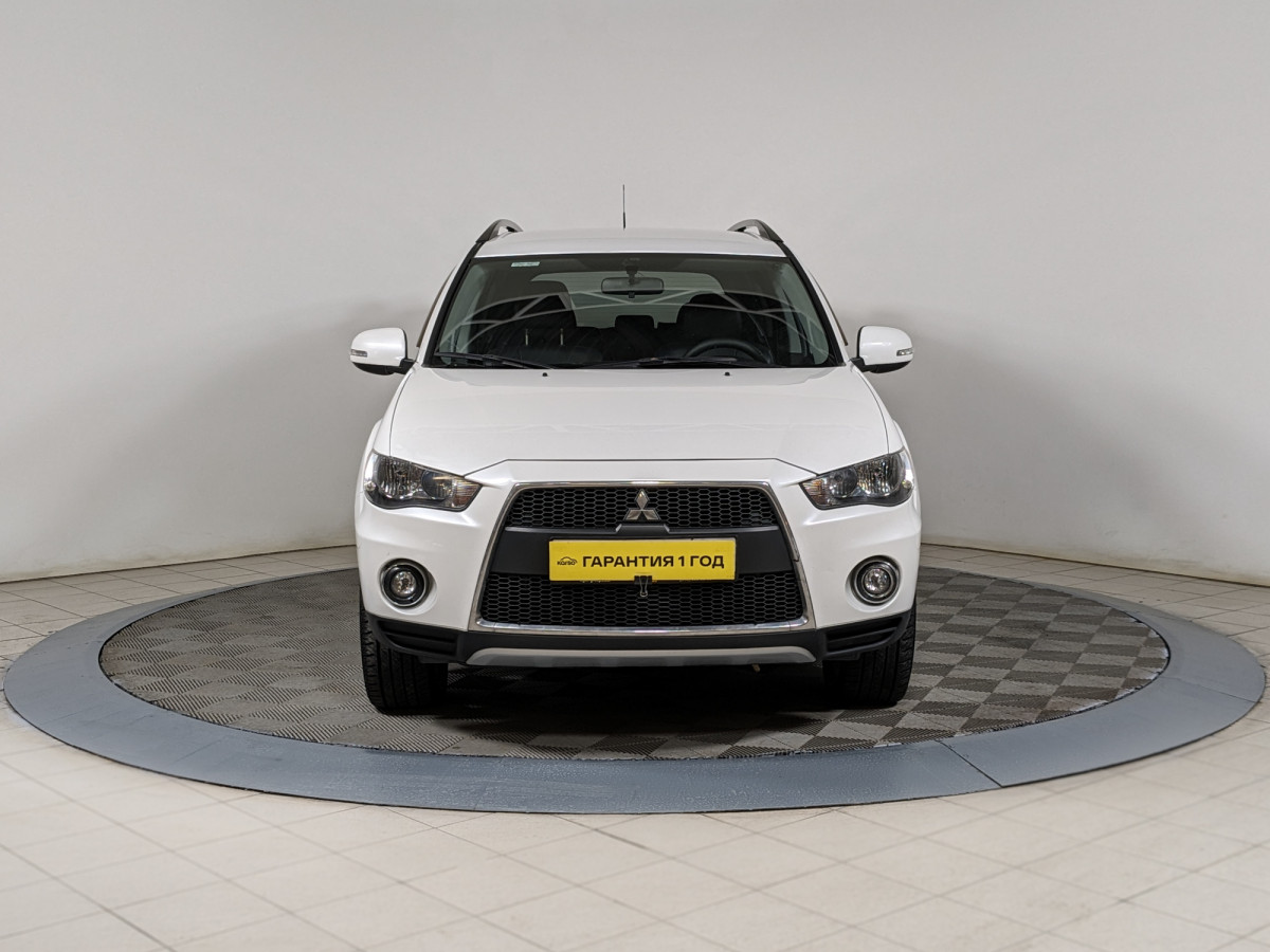 Mitsubishi Outlander XL 2011 белый 2.4 л. л. 4WD автомат с пробегом 273 500  км | Автомолл «Белая Башня»