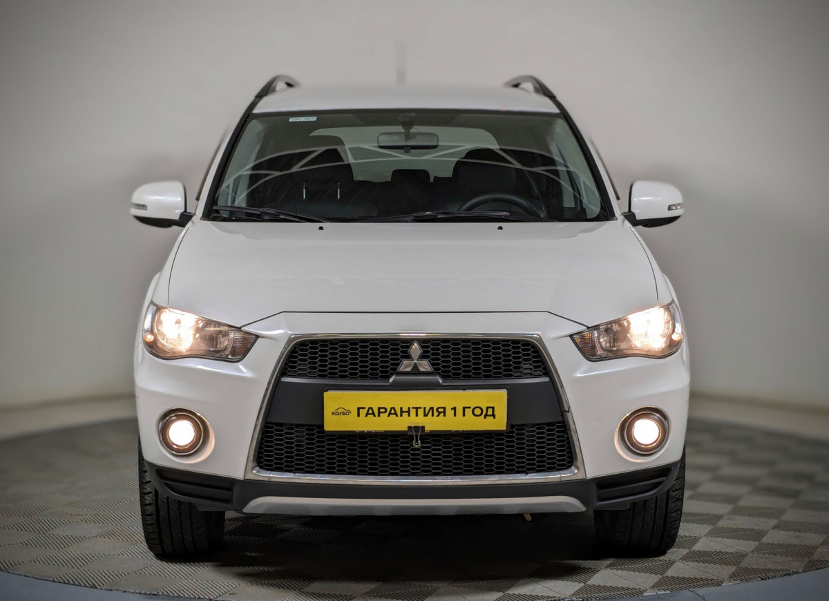 Mitsubishi Outlander XL 2011 белый 2.4 л. л. 4WD автомат с пробегом 273 500  км | Автомолл «Белая Башня»